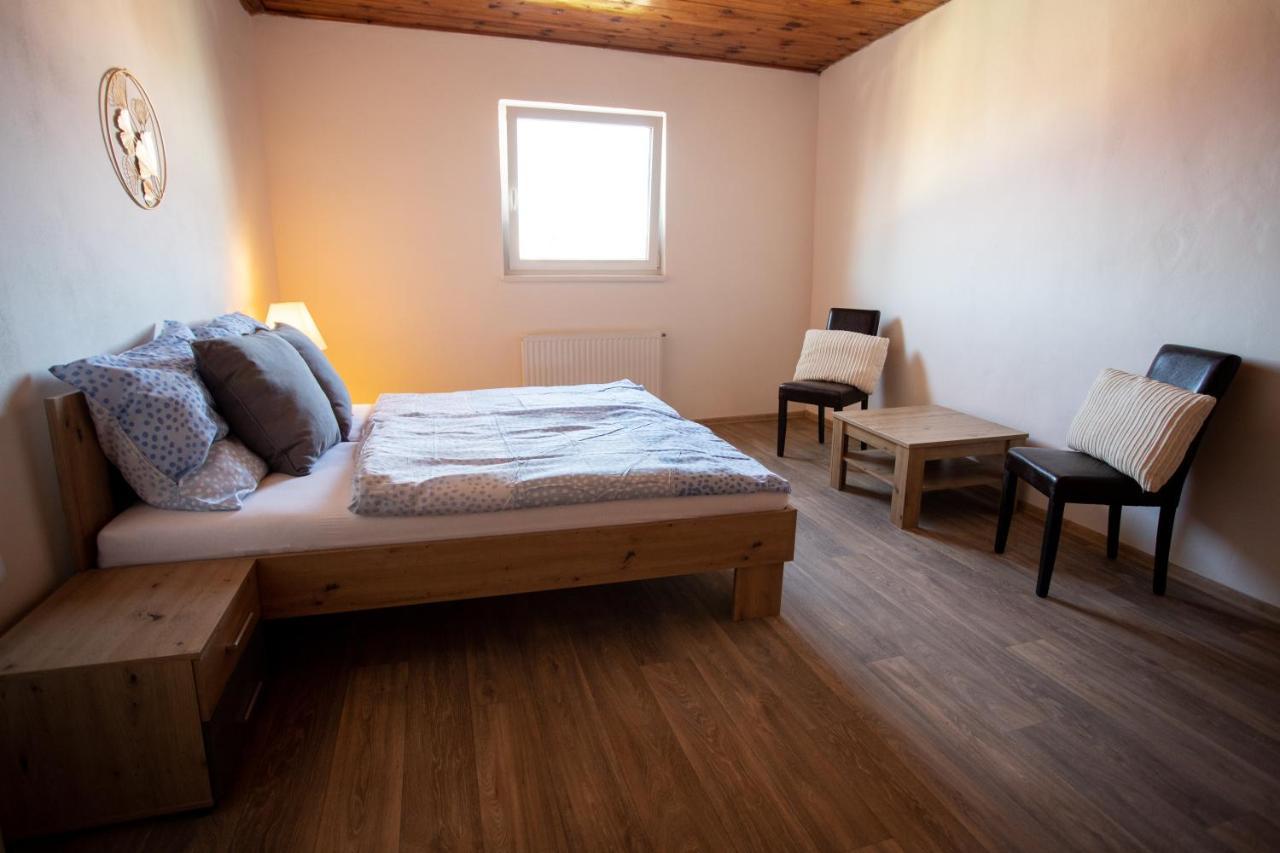Černá v Pošumaví Tina Apartments المظهر الخارجي الصورة